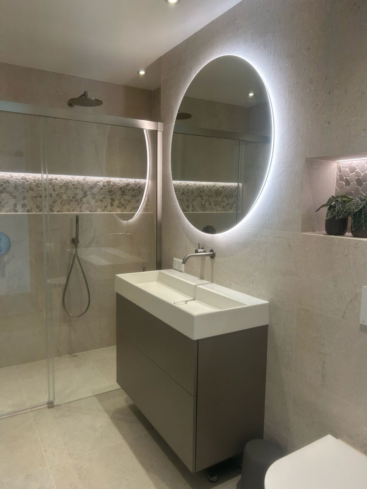 Badkamer Breda, natuursteen met riviergrind-mozaïek